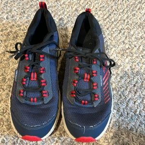 Gently worn youth Saucony sneakers size 4.5. Navy with red accent